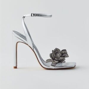 NWT Steve Madden Ulyana Ankle Strappy Heeled Sandal